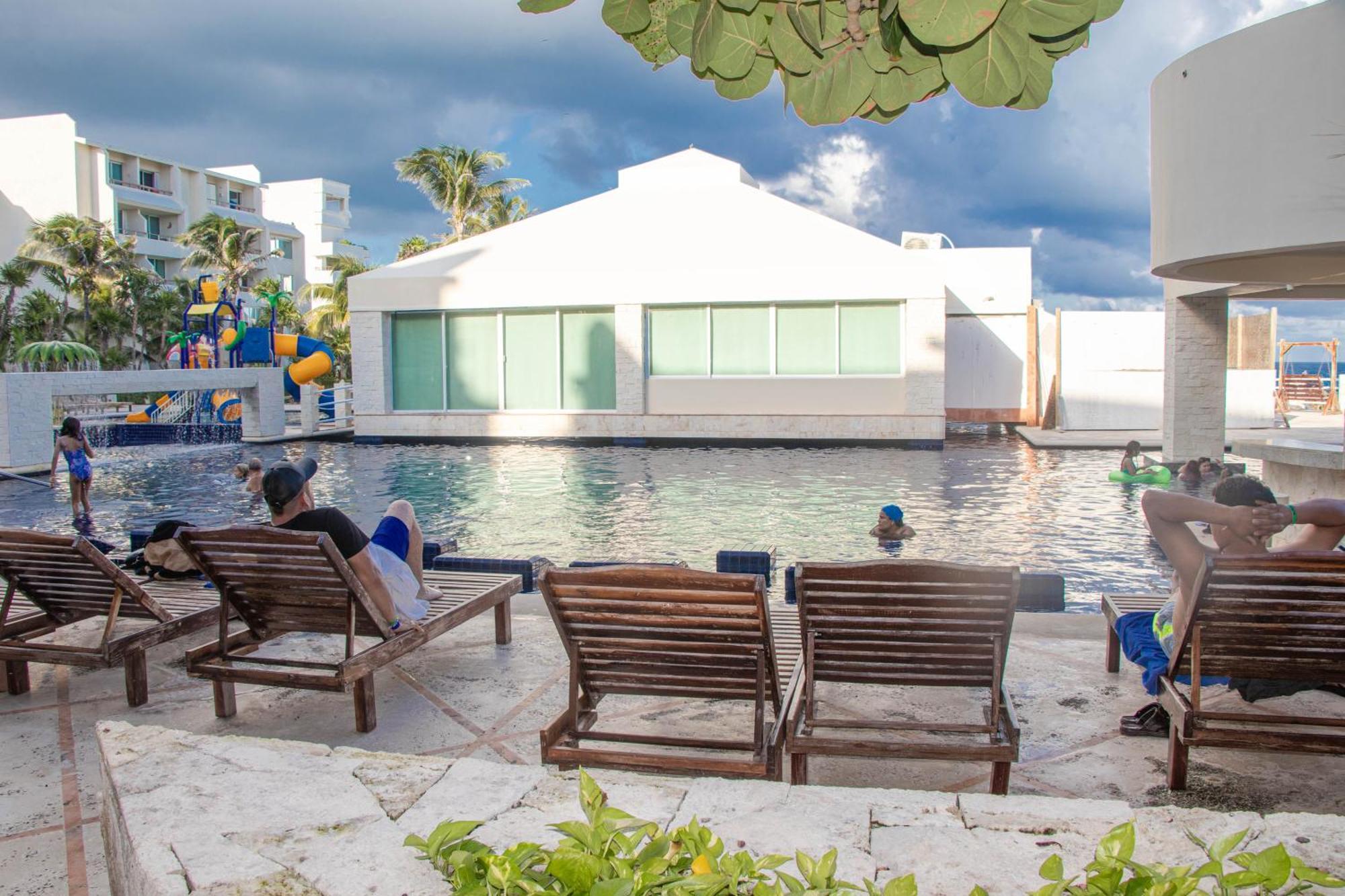 Beachfront Apartments كانكون المظهر الخارجي الصورة