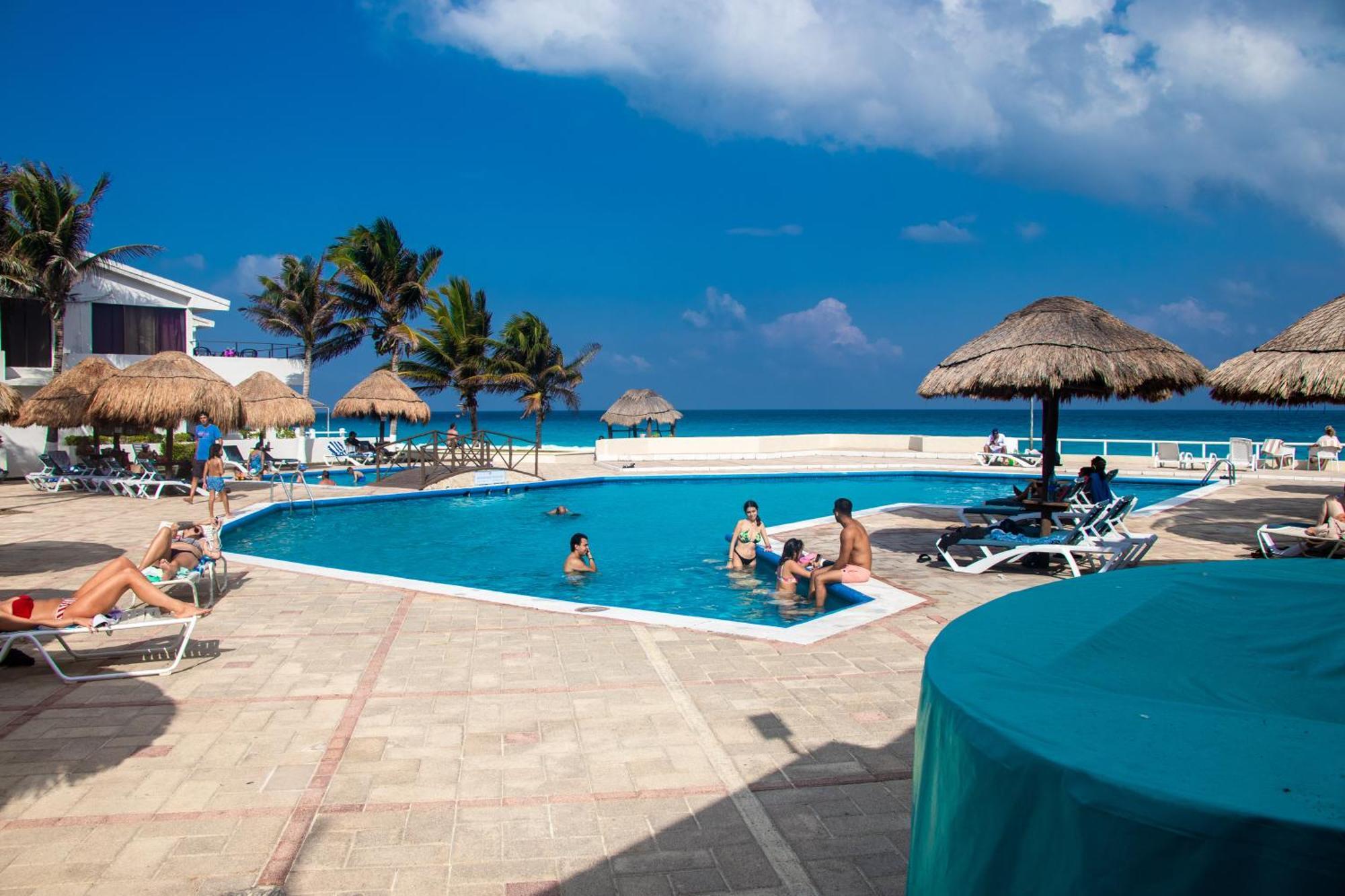Beachfront Apartments كانكون المظهر الخارجي الصورة