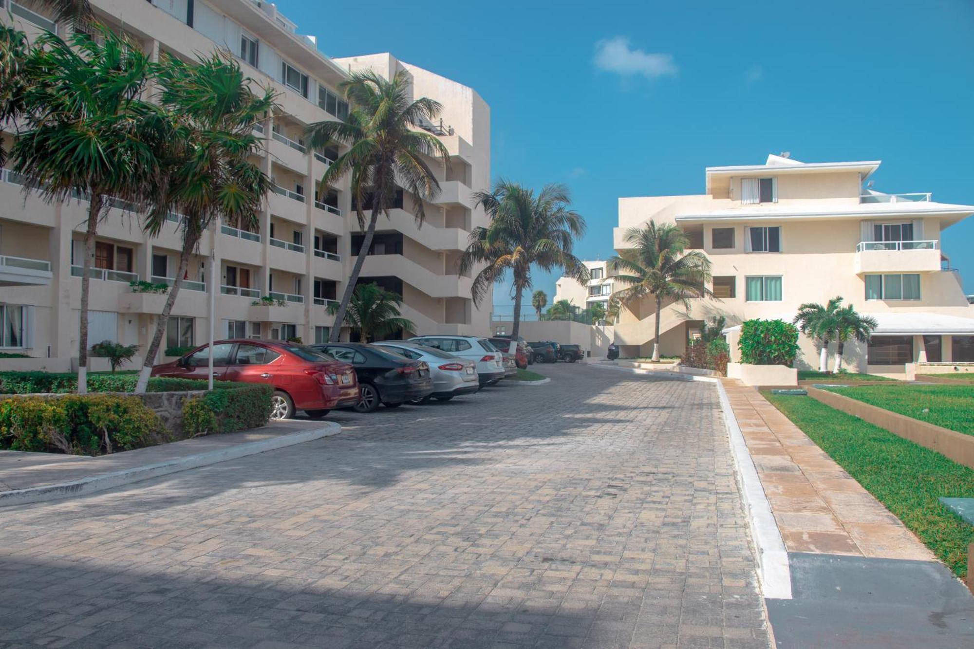 Beachfront Apartments كانكون المظهر الخارجي الصورة